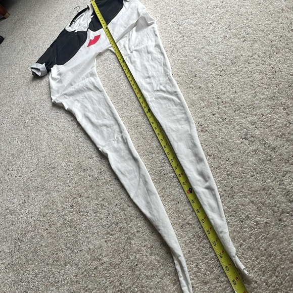 ALICE & OLIVIA Stace Face Jasper Roll Sleeve Tee - Picture 16 of 16